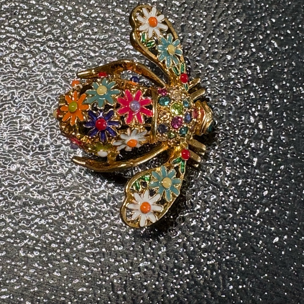 VINTAGE JOAN RIVERS FANTASY FLOWER PIN